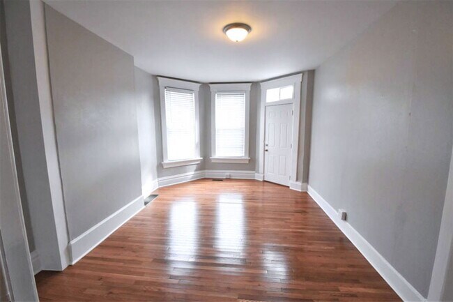 Photo - 2355 N High St