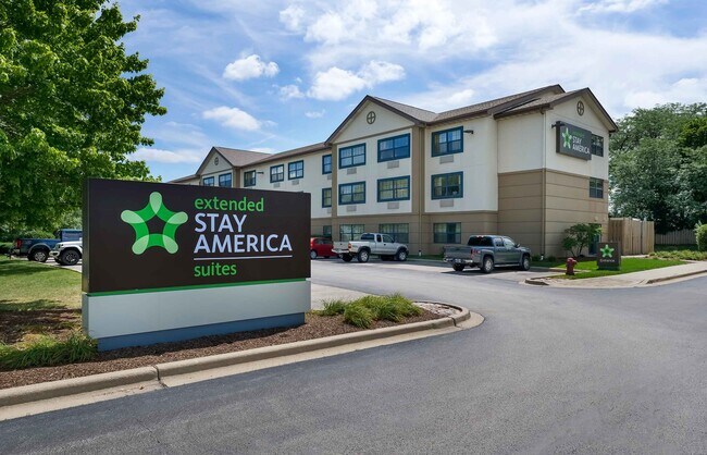 Furnished Studio-Chicago - Burr Ridge