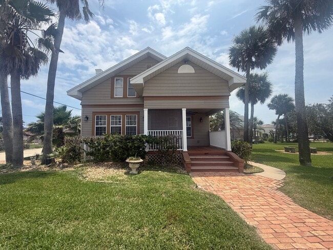 Building Photo - Beautifully updated 3 bedroom 3 bathroom home