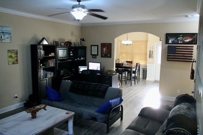 Photo - 4 Bdr/2.5 Bth 2048 sqft- Bradley Point - Savannah GA