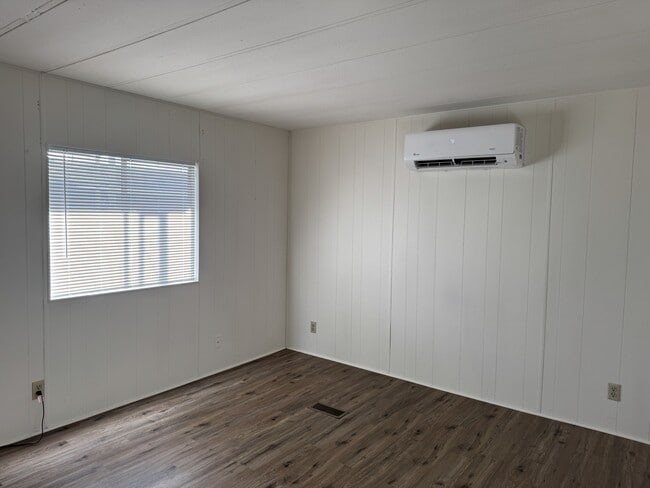 Photo - 1550 Packard Ave