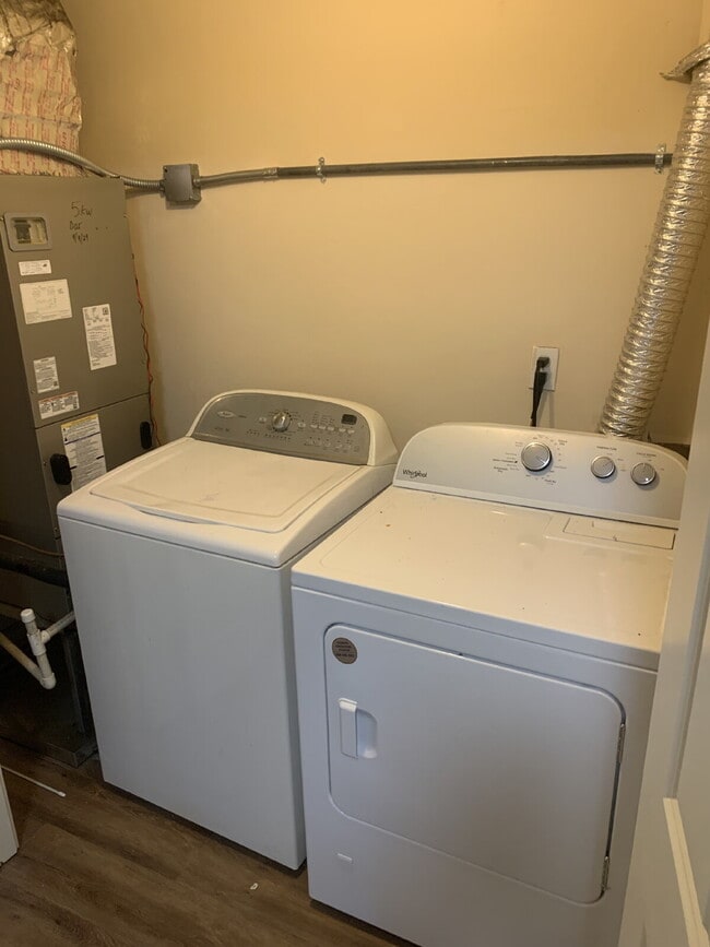 Photo - Huge 3-bedroom 2.5-Bathroom Condo Near parks and restaurants Unit 1215