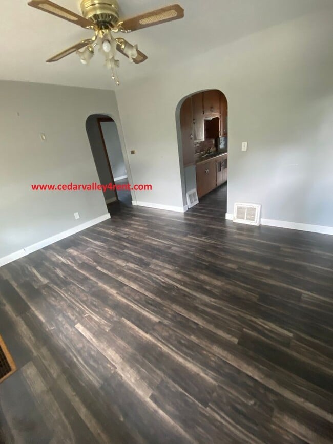 Photo - 218 Clark St