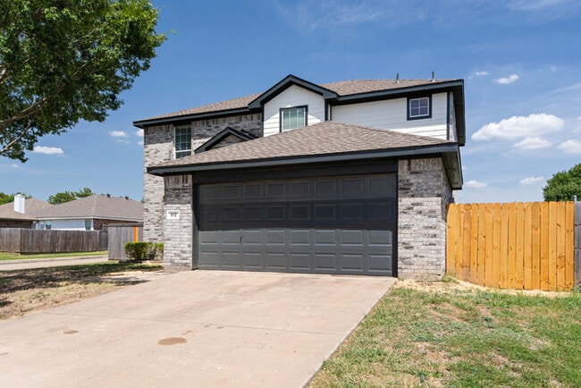 Photo - 512 Waterford St