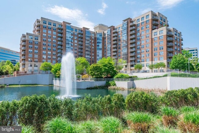 Building Photo - 11800 Sunset Hills Rd Unit 621