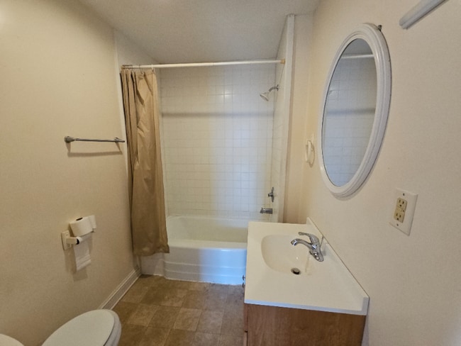 Photo - 710 Vista Dr