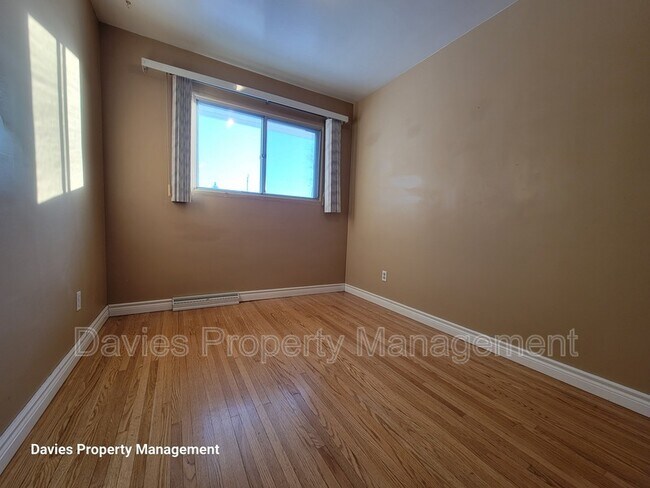 Photo - 12824-12103 103 St NW