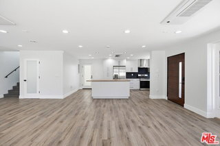 Photo - 11611 Burbank Blvd