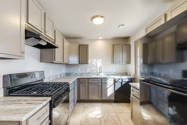 Photo - 2412 NW 40th St