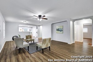 Photo - 25911 Torch Lily