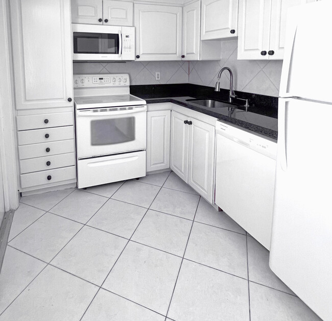 Building Photo - 3150 Palm Pl