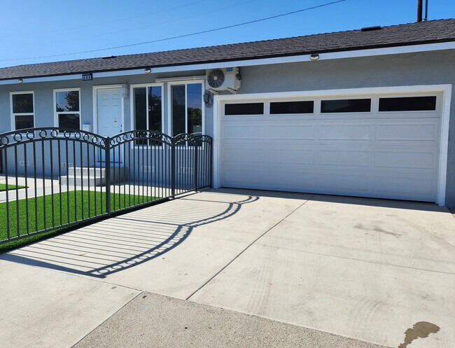 Photo - 233 E 219th St