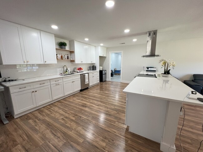 Photo - 1702 Bristol Ct N