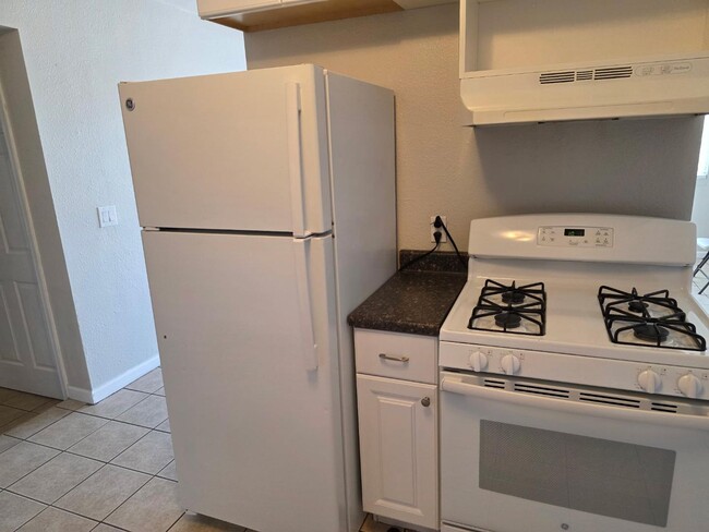 Building Photo - 1320 W Sahuaro Dr