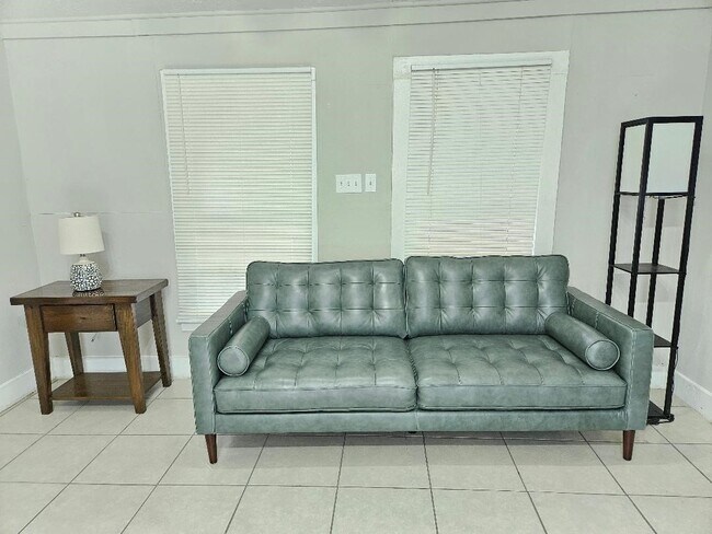 Photo - 2021 W Main St Unidad A