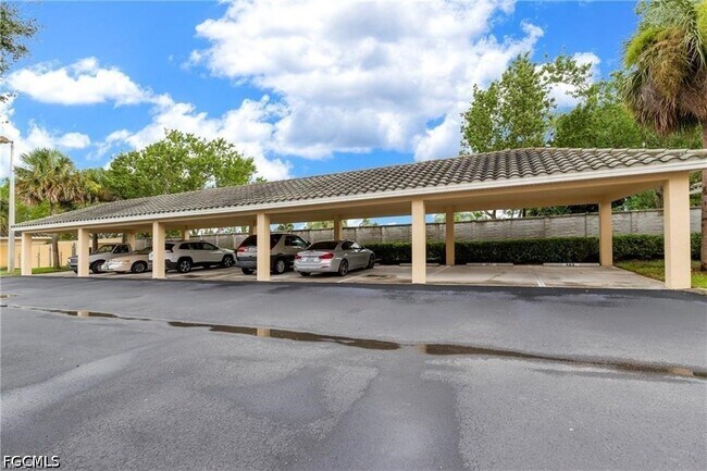 Building Photo - 11021 Gulf Reflections Drive Unit 303