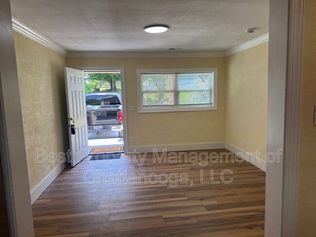 Building Photo - 5281 Usher Dr