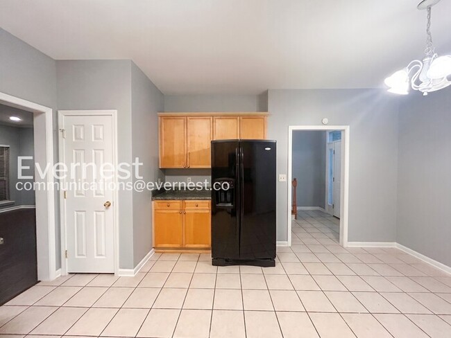 Photo - 3 Bed/2.5 Bath Townhome with Fenced Yard / Pet-Friendly / Coming Soon!