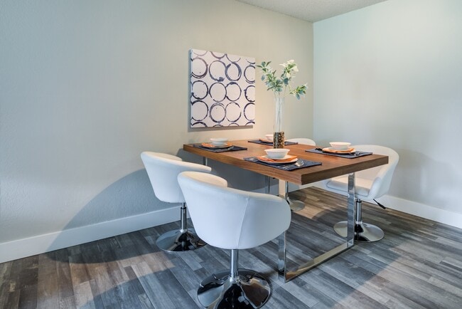 Knol Apartments