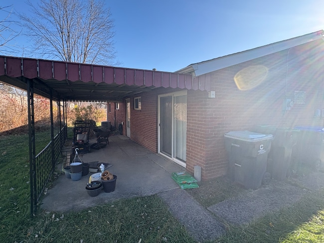 Photo - 214 Sandalwood Dr