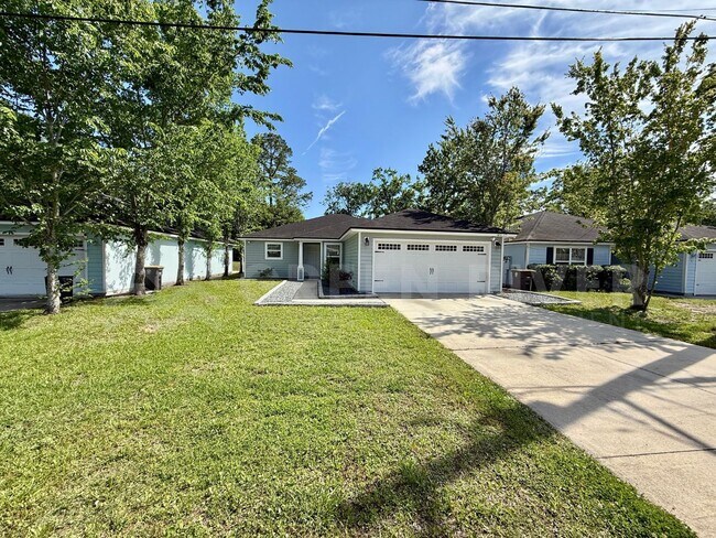 Photo - Stylish 4BR Retreat with Granite Kitchen, Spacious Yard & No HOA!!