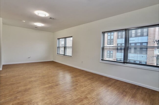 Photo - 143 Zabriskie St