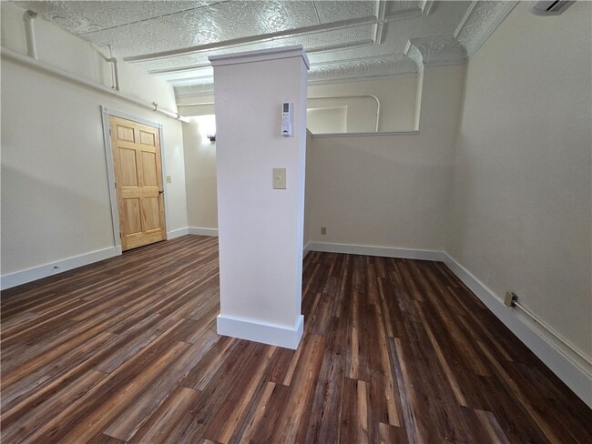 Photo - 27 E Main St