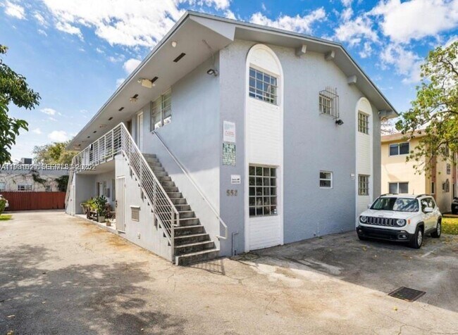 Building Photo - 552 NE 61st St Unit 4