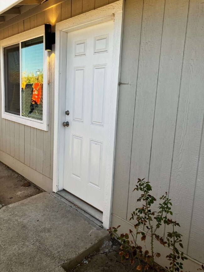 Building Photo - Multi-unit "Charming 2-Bedroom Retreat in ... Rental