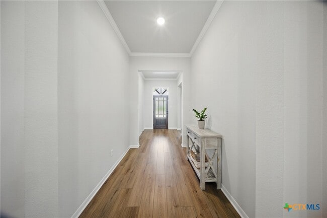 Photo - 711 Saddlehorn Dr