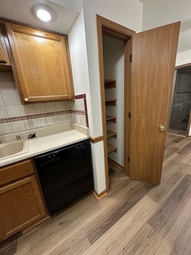 Photo - Ellis Avenue Duplex Unit 625