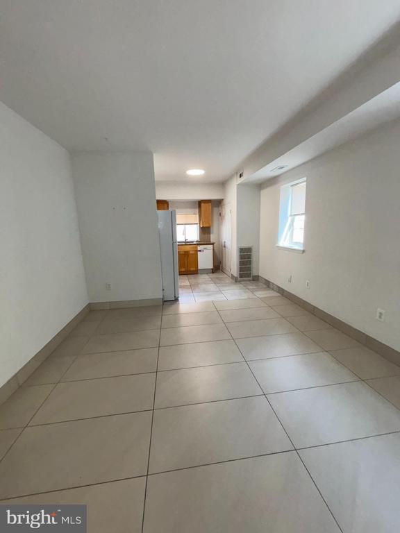 Building Photo - 1221 Snyder Ave Unit 2 Rental
