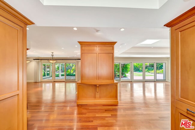 Photo - 1100 Rodeo Rd