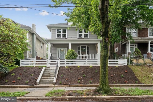 Building Photo - 1843 Monroe St NE Rental