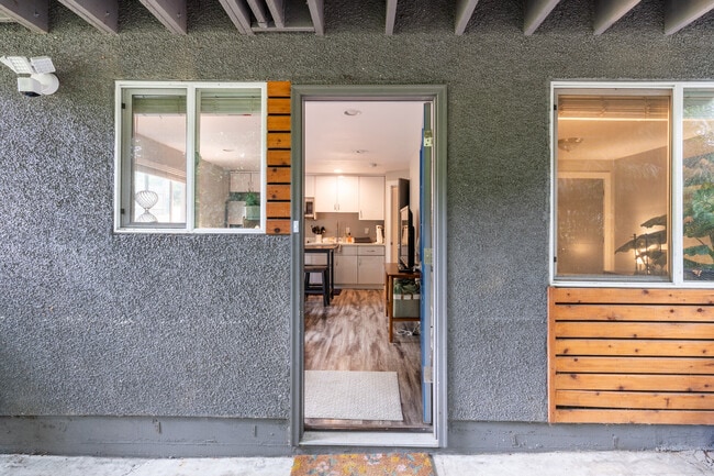 Photo - 1045 NE 115th St