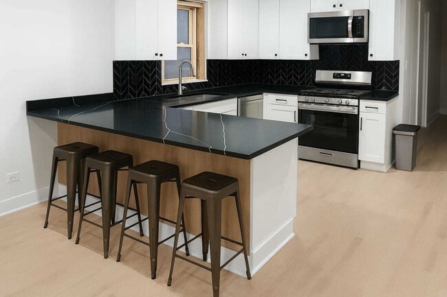 Photo - 1215 Balmoral Ave Unit 1