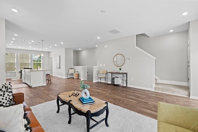 1136 Commack Dr