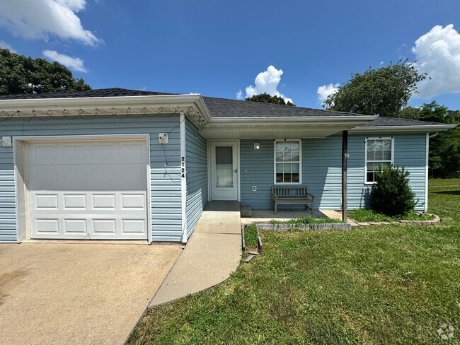 Building Photo - 3 Bedroom, 2 Bathroom House