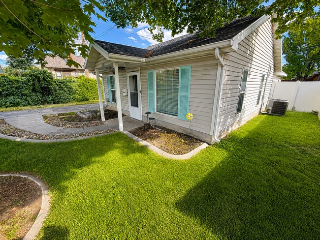 Building Photo - Beautiful 2 bedroom Midvale Charmer ready for move in!