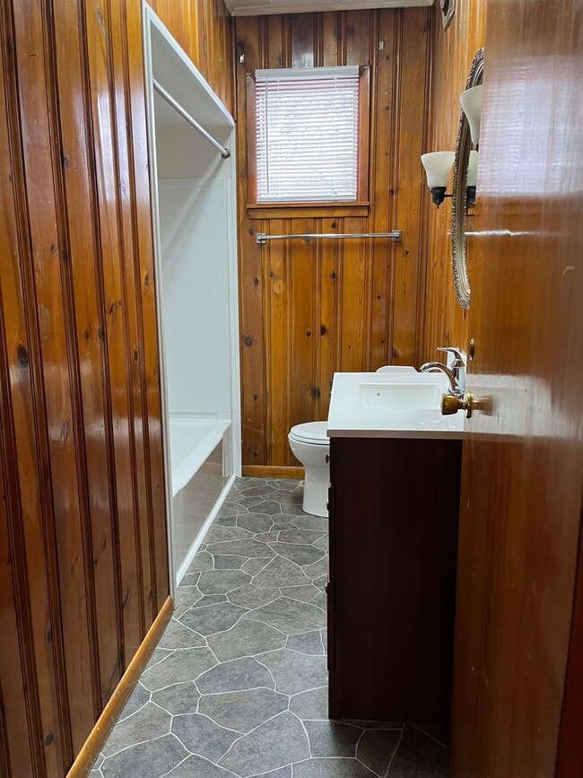 Photo - Oakdale - U-Shape Building Unit 6