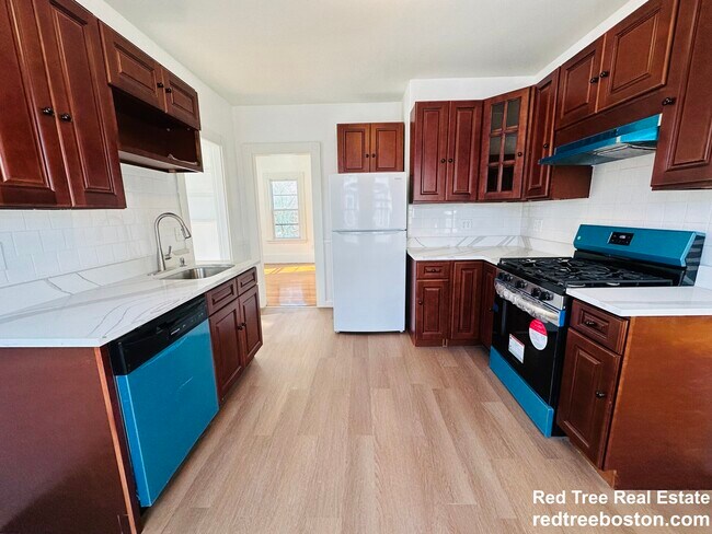 Photo - 138 Holton St