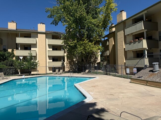 Building Photo - 3035 Oneal Pkwy Unit T37