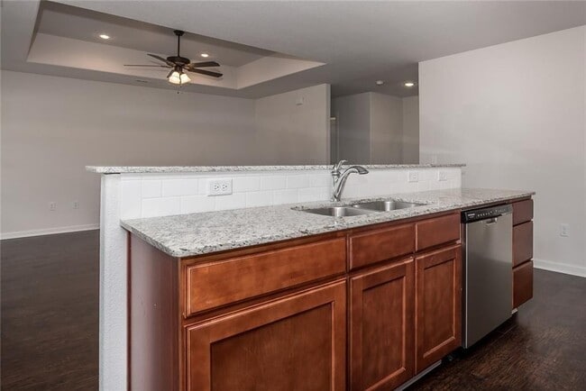 Photo - 105 Lion Dr N