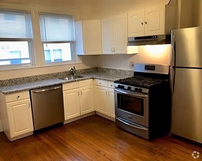 Building Photo - 59 Boylston St Unit 3 Rental