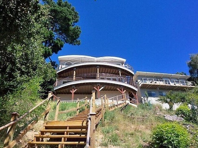 Building Photo - 7285 Snake Rd Unit A