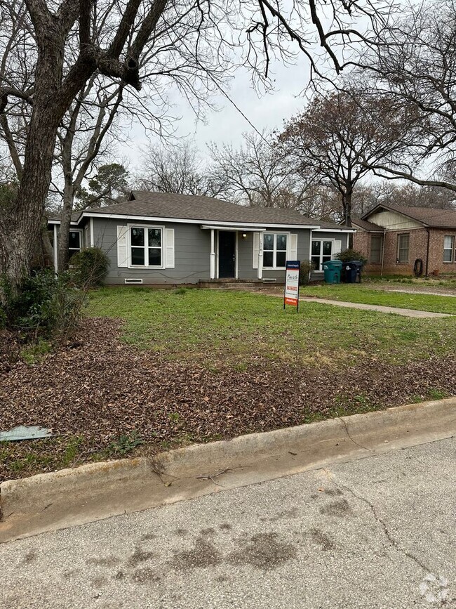 Building Photo - 3 Bedroom/1 Bath Home - Denton