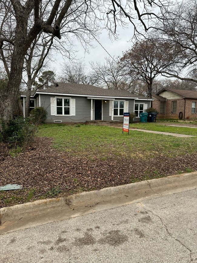 3 Bedroom/1 Bath Home - Denton - 3 Bedroom/1 Bath Home - Denton