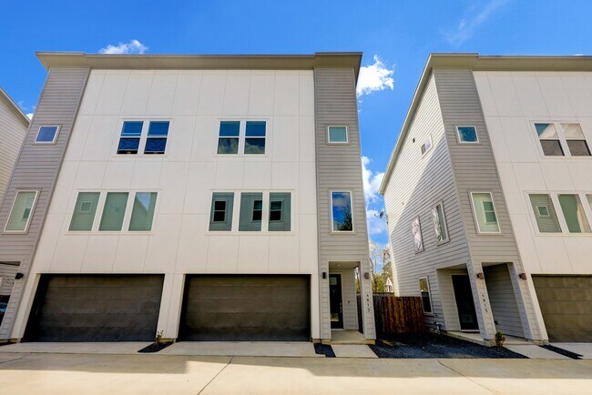 Photo - 4813 Martin Oaks Ln