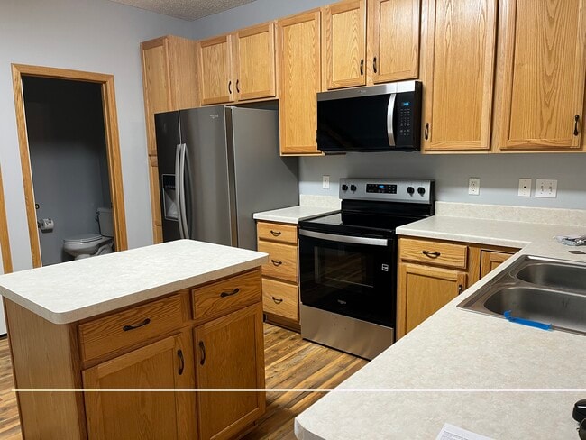 Photo - 821 Willow Glen Ct