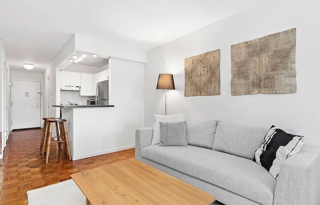 222 E 14th St Unidad 15M